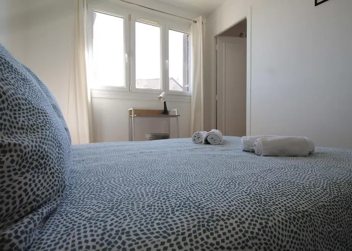 Grand Parking Gratuit, De 1 A 4 Personnes, Equipe, Netflix, Amazon Prime Gratuits Et Illimites, Matelas Emma, Lave Linge, Vue Sur La Vallee, Rdc Apartman Pont-Hebert